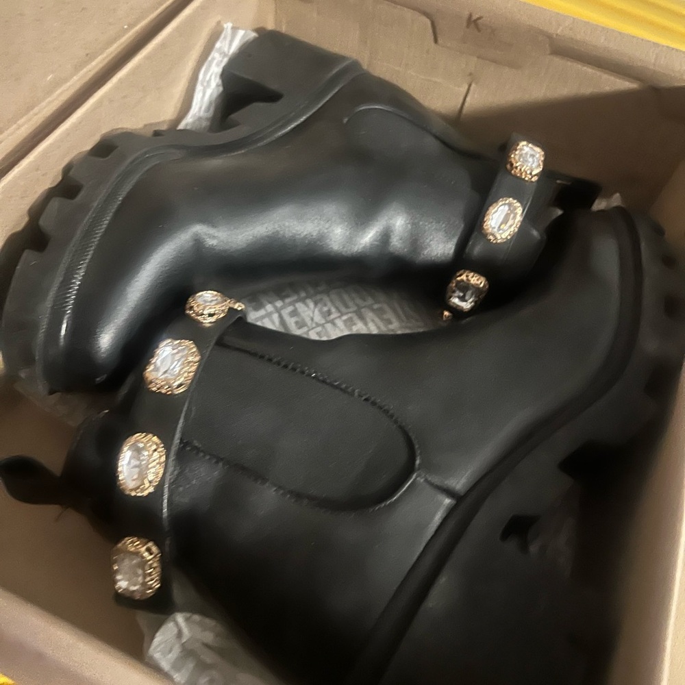 Amulet Ankle Boot